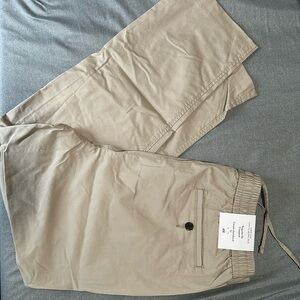 Men’s H&M size medium trousers in a little tan color NWT